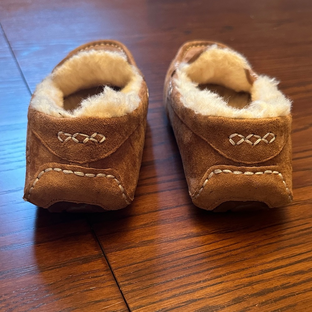 UGG Ansley Moccasin Slippers.  Tan Suede, Faux Fur Lined. Women Size 6 - Picture 5 of 6